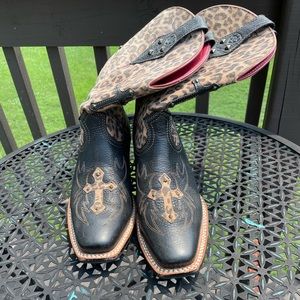 Ariat size 7 western boot